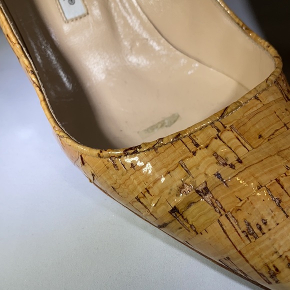 Manolo Blahnik Pump 36 1/2 Patent Cork - Picture 7 of 8